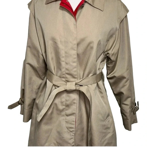 Vintage Misty Harbor 14P tan trench coat with red trim and removable liner - Picture 8 of 12